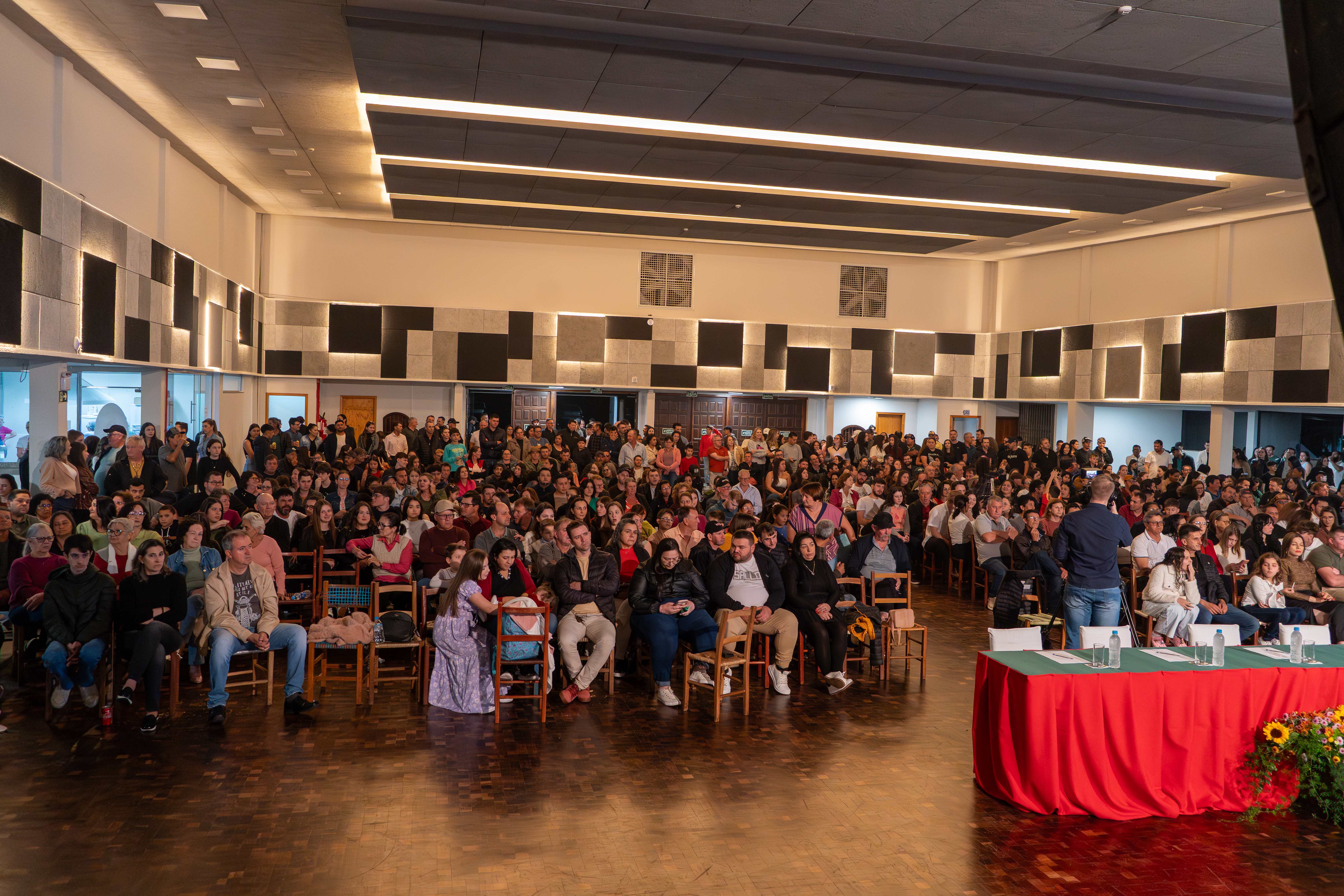 Canta Terra 2025 encerra com emoção e grandes talentos no palco de Chopinzinho