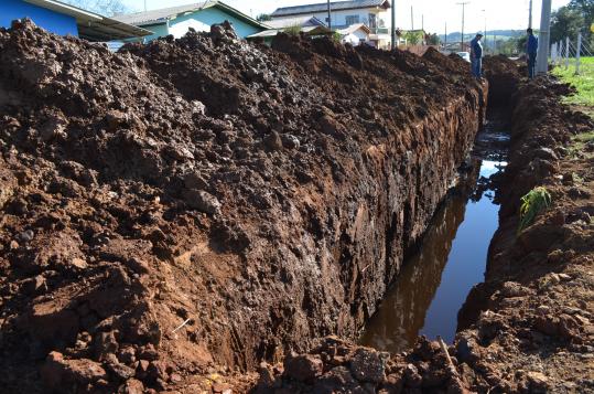 R$ 720 mil estão sendo investidos na implantação de 8.000 metros de rede de esgoto