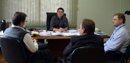 Reunião discutiu realização de programas em beneficio dos empresários chopinzinhenses