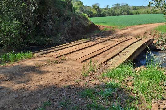 Pontes estão sendo construídas com madeira tratada