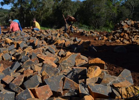 Administração Municipal anunciou R$ 1.605.000,00 em calçamento para estradas rurais