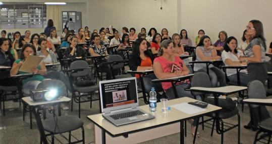 Educadores participam de Encontro de Maternais