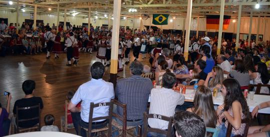 Pavilhão do Bugre Alto lotou no evento da Noite Cultural Alemã