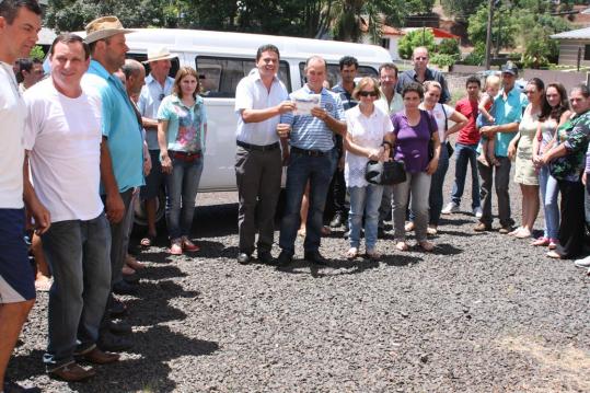 Kombi 0km foi entregue a Casa Familiar Rural de Chopinzinho