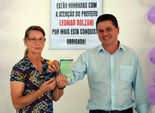 Administração Municipal repassou veículo para a AMR