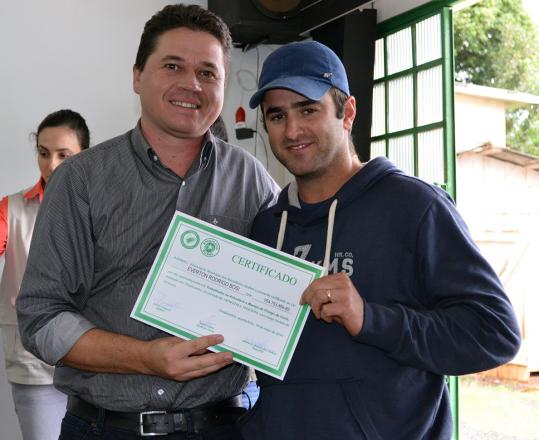 Curso de capacitação para trabalhadores do setor de avicultura formou 36 profissionais