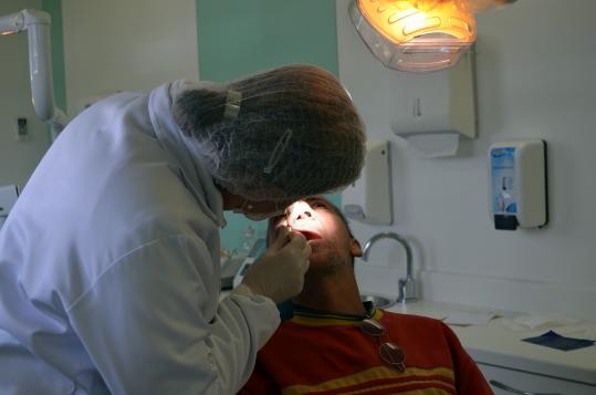 Programa OdontoSESC está atendendo gratuitamente à população chopinzinhense