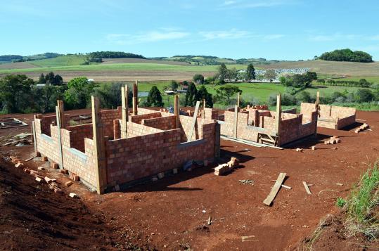 25 famílias em situação de risco serão contempladas com casa própria