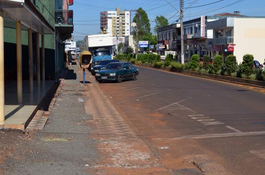 Calçadas serão substituídas e padronizadas no centro de Chopinzinho
