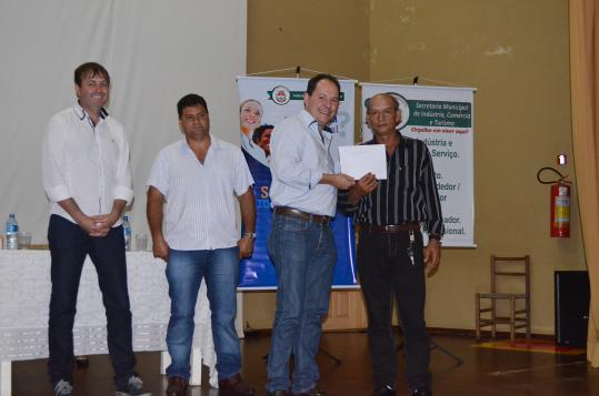 Secretaria de Indústria e Comércio faz entrega de certificados