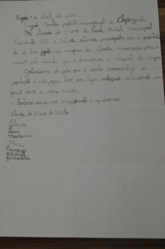 Lixo em beira de estradas gera desconforto à população