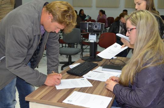 Lançamento do Projeto Pró-alimentos Chopinzinho reúne microempresários e autoridades locais