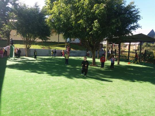 Administração Municipal revitaliza parquinho da Escola Tasso Azevedo da Silveira