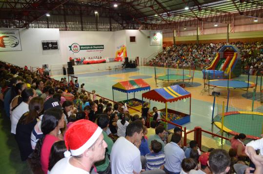 Natal Solidário reúne 3.000 pessoas no Ginásio Dionisto Debona