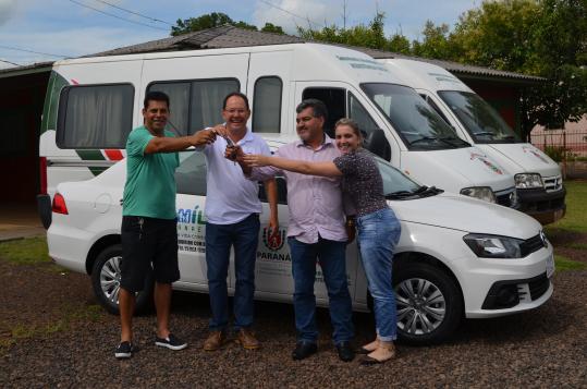 Novo carro é entregue para Secretaria de Assistência Social