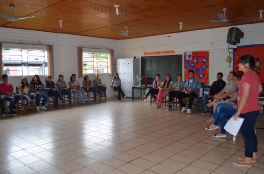 Jovens Aprendizes participam de reunião na Secretaria de Assistência Social
