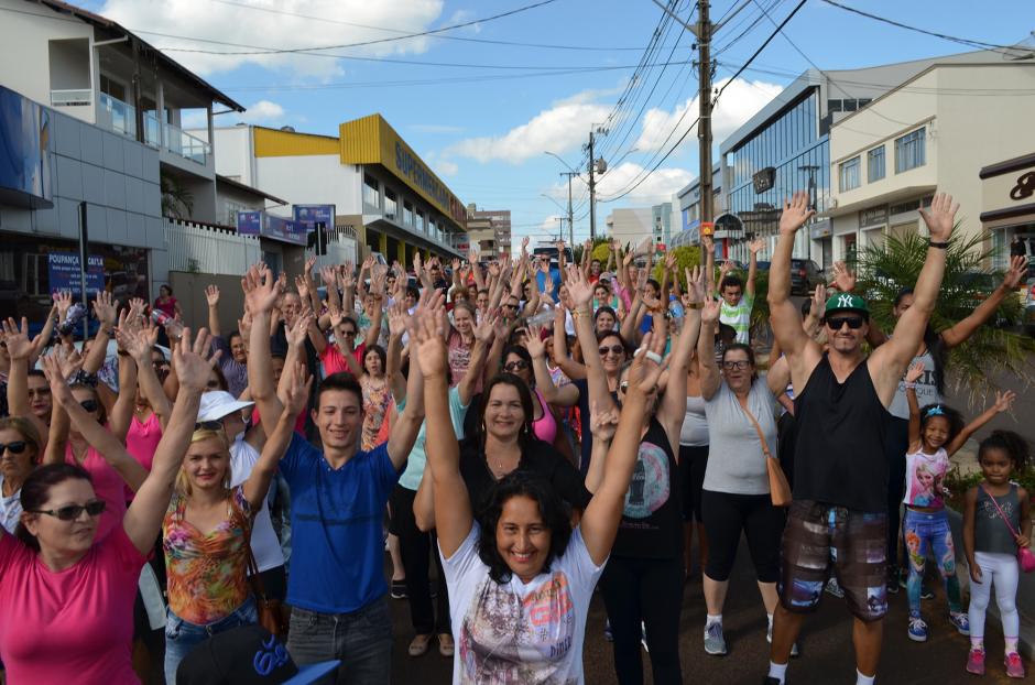 "Mães com Saúde" comemorou Dia das Mães com caminhada e ginástica