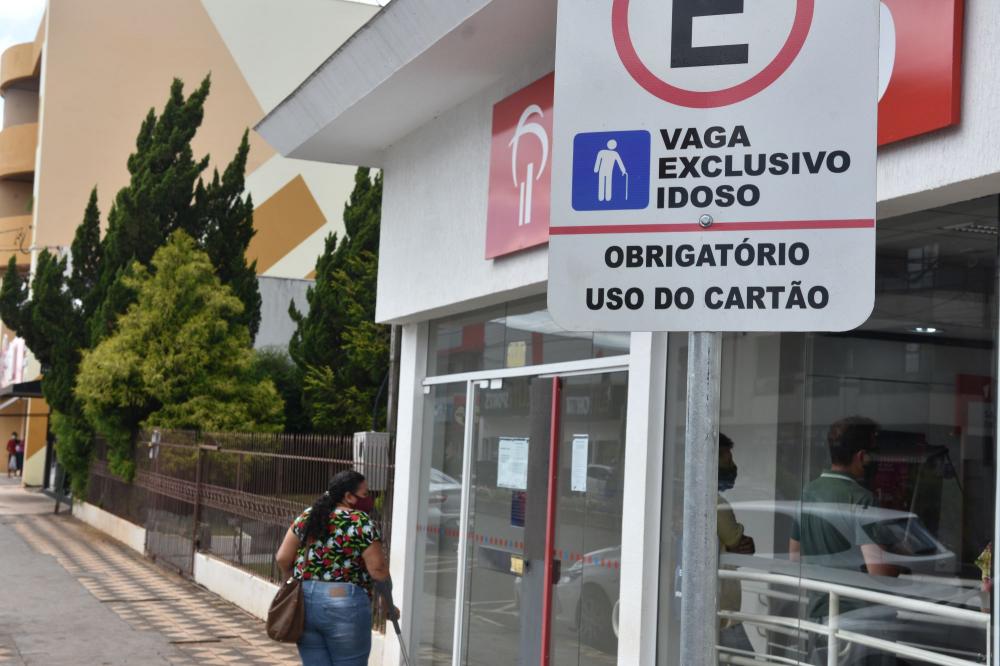 Secretaria de Assistência Social ajuda idosos em cadastramento para vagas de estacionamento