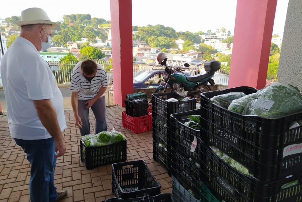 Secretaria de Educação inicia entrega de kit de alimentos