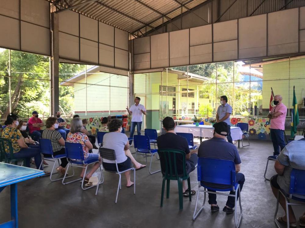 Abastecimento de água para os moradores do Distrito de São Francisco