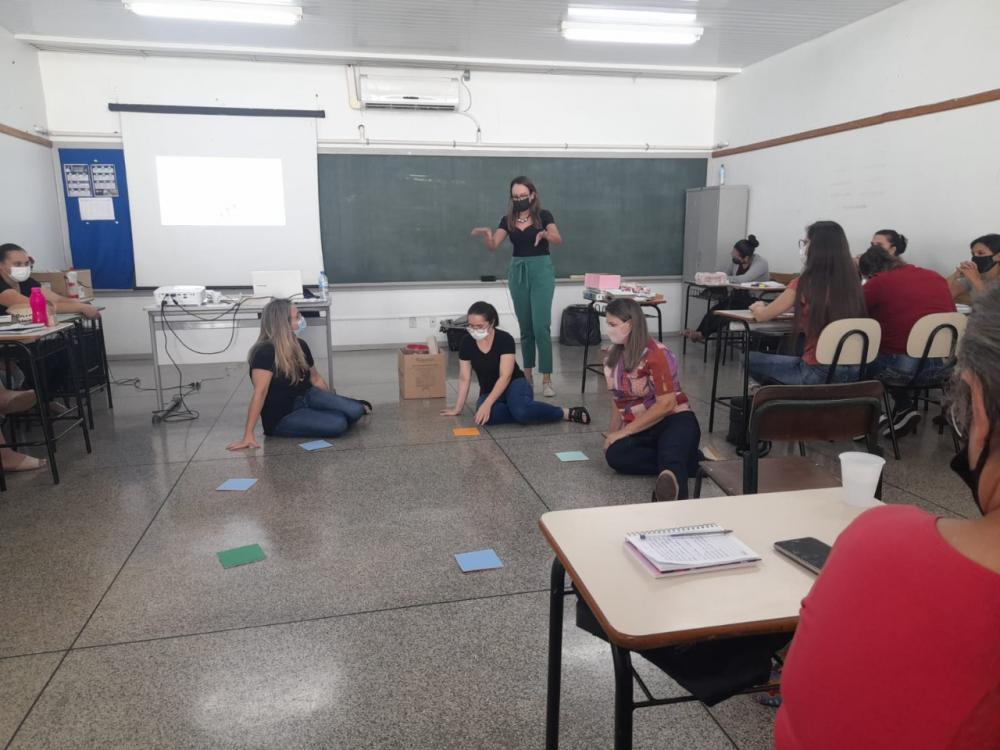 Profissionais das instituições da Rede Municipal de Ensino receberam formação continuada.