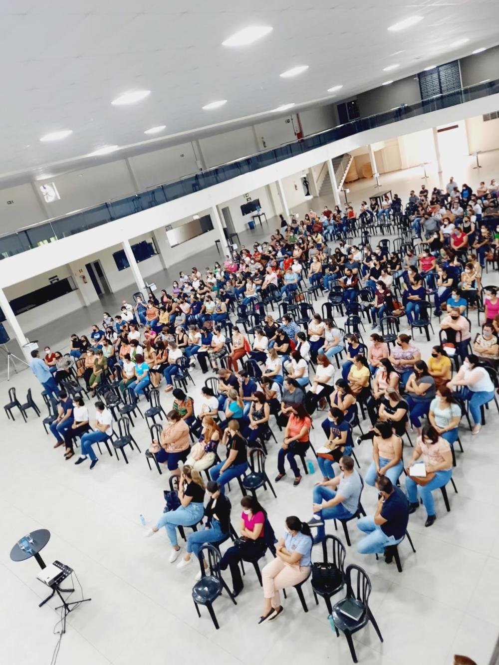 PALESTRA FECHA A SEMANA DE FORMAÇÃO DOS PROFISSIONAIS DA EDUCAÇÃO