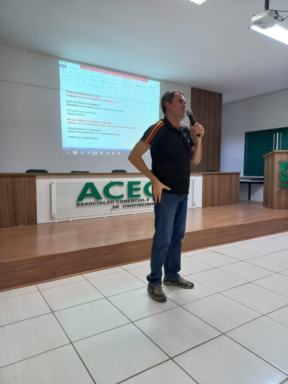 PALESTRA ABRE O 1º ENCONTRO DO PROJETO UNIVERSIDADE DA CRIANÇA DE 2022