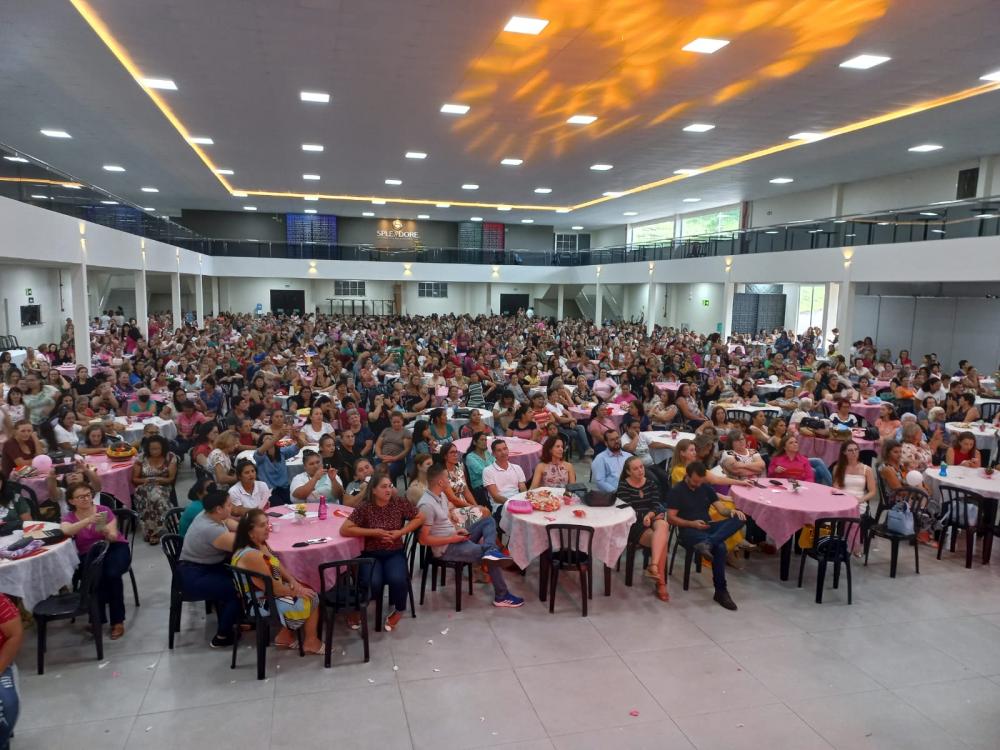 EVENTO EM COMEMORAÇÃO AO DIA DA MULHER REALIZADO COM SUCESSO EM CHOPINZINHO
