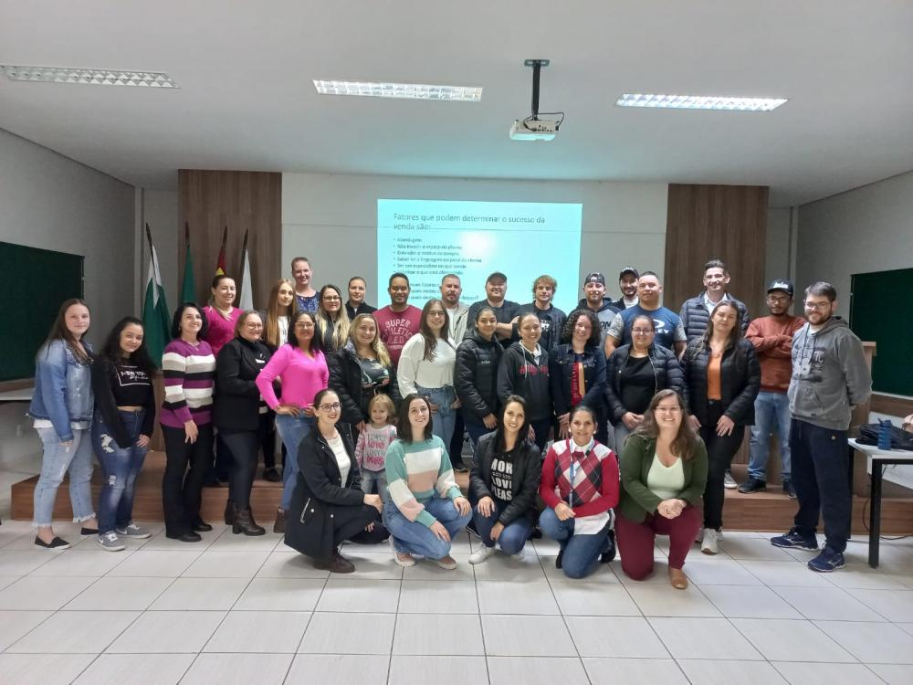 CURSO TÉCNICAS EM VENDAS É CONCLUÍDO COM SUCESSO EM CHOPINZINHO