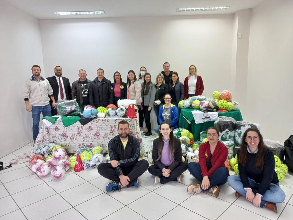 CHOPINZINHO É CONTEMPLADO COM KITS ESPORTIVOS