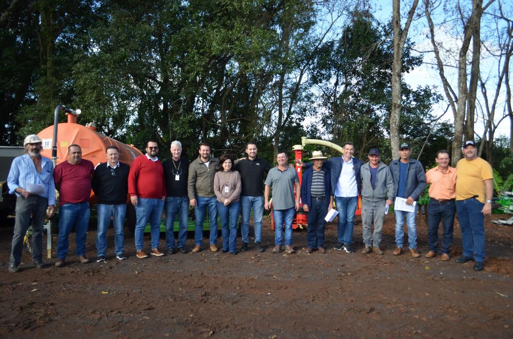 ASSOCIAÇÕES DE PRODUTORES DE CHOPINZINHO RECEBEM NOVOS EQUIPAMENTOS AGRÍCOLAS.