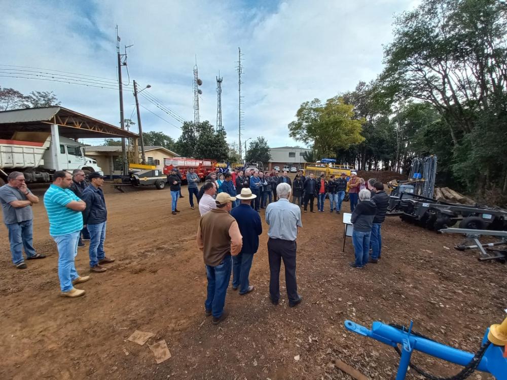 ADMINISTRAÇÃO MUNICIPAL REPASSA 2,5 MILHÕES EM EQUIPAMENTOS AGRÍCOLAS