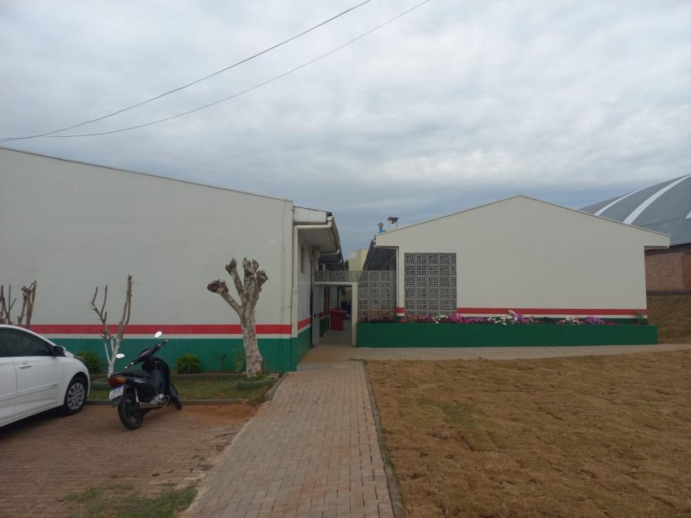 ADMINISTRAÇÃO MUNICIPAL REALIZA ATO DE ENTREGA DE EDIFICAÇÕES DA ESCOLA MARIA EVANIRA SILVÉRIO.