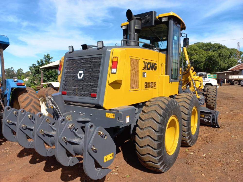 MUNICÍPIO DE CHOPINIZNHO RECEBE MOTONIVELADORA NO VALOR DE 820 MIL REAIS.