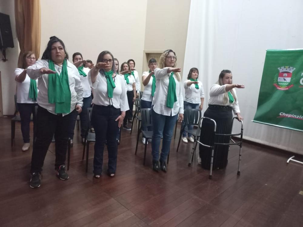 MUNICÍPIO DE CHOPINZINHO FORMA TURMA DO CURSO PROFISSIONAL CUIDADOR DE IDOSO.