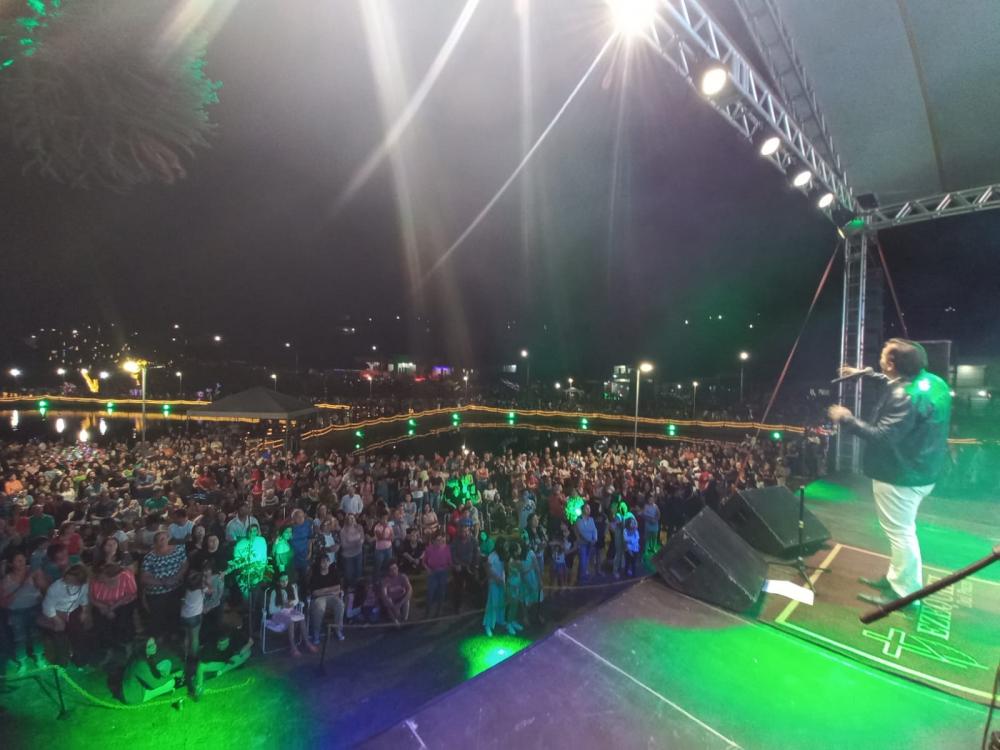 ABERTURA DO NATAL DE LUZ DE CHOPINZINHO REÚNE MAIS DE 5 MIL PESSOAS.