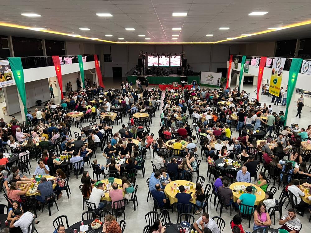 FESTA EM COMEMORAÇÃO AO ANIVERSÁRIO DO MUNICÍPIO CONTOU COM GRANDE PÚBLICO
