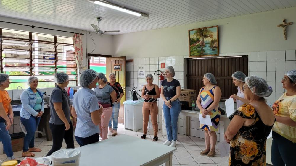 SECRETARIA DE EDUCAÇÃO REALIZA CAPACITAÇÃO PARA MERENDEIRAS ESCOLARES