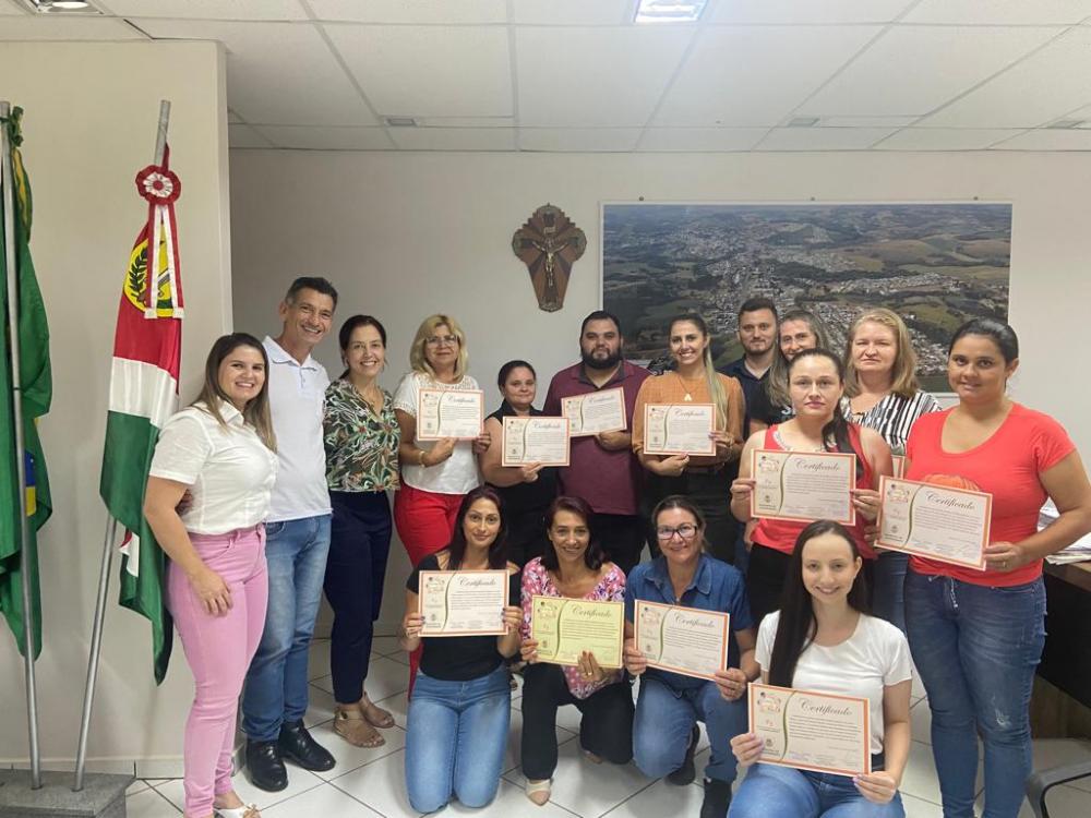 PARTICIPANTES DO PROJETO UNIVERSIDADE DA CRIANÇA RECEBEM CERIFICADOS