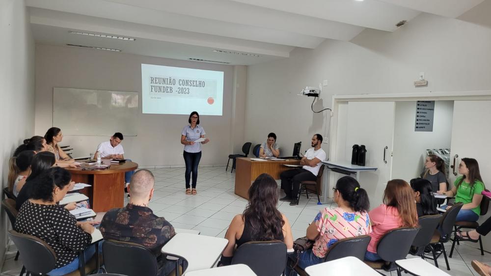 CONSELHO DO FUNDEB REALIZA REUNIÃO REFERENTE AO 6º BIMESTRE DE 2022.