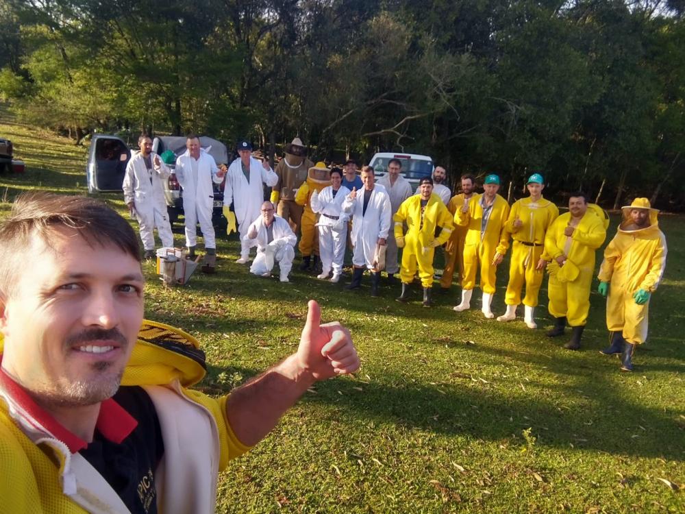 ADMINISTRAÇÃO MUNICIPAL INVESTE EM CONSULTORIA PARA APICULTORES DE CHOPINZINHO.