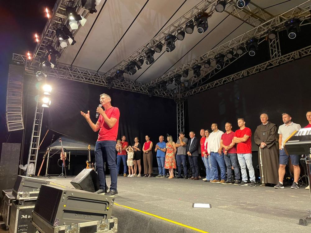 ABERTURA DO NATAL DE PAZ E LUZ FOI REALIZADA COM SUCESSO EM CHOPINZINHO!