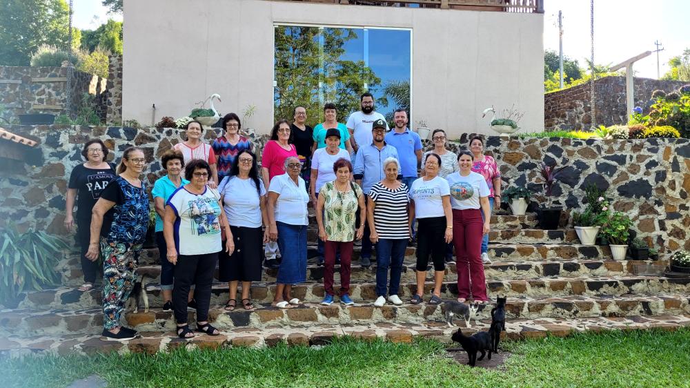 PROGRAMA VIAJA + 60 COMEÇA A ATENDER IDOSOS DO MUNICÍPIO DE CHOPINZINHO