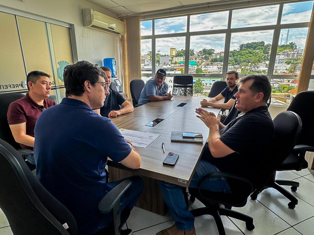 Administração Municipal discute projeto do Centro Cultural da Comunidade do Bugre Alto