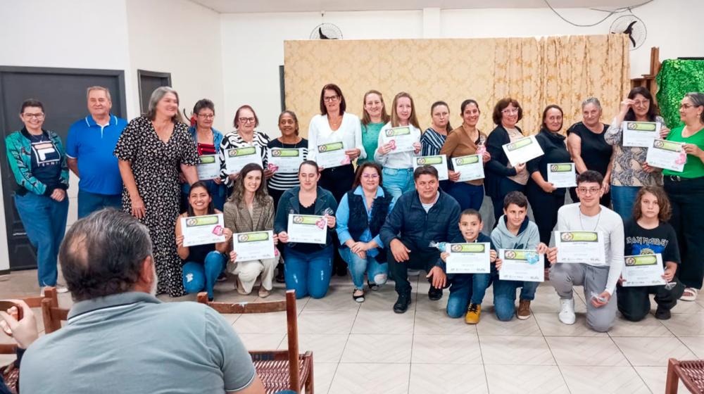 Oficina de Artesanato em Feltro é concluída com sucesso em Chopinzinho