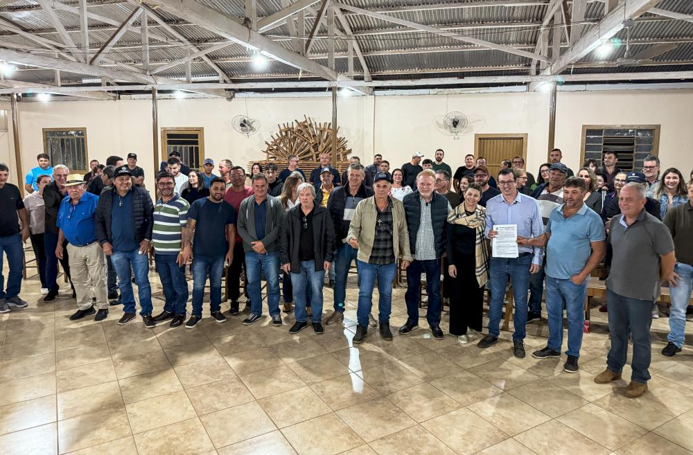 Associação dos Produtores da Comunidade da Santa Cruz recebe trator