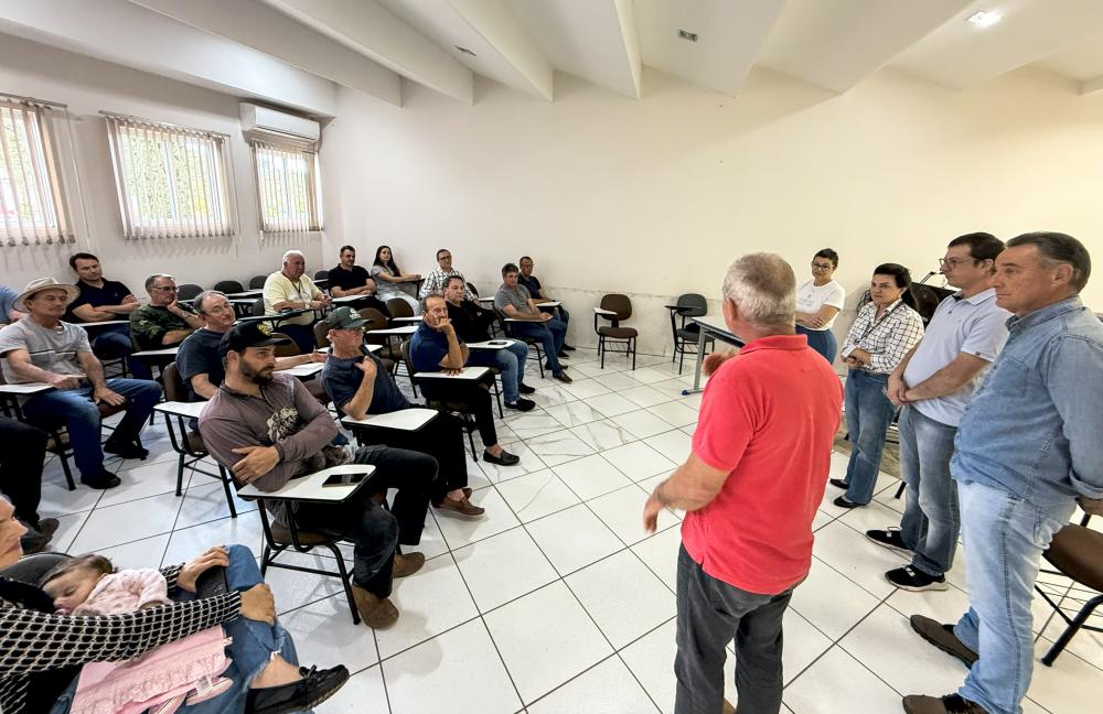 Produtores recebem R$ 300 mil em insumos pelo Programa Revitis